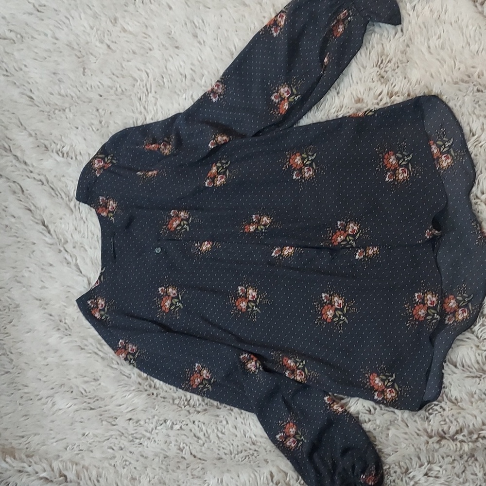 Beautiful Tahari blouse